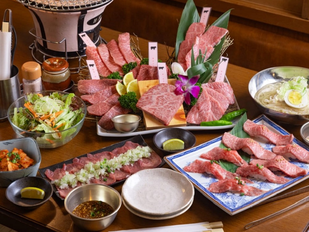 ⑰ 炭火和牛焼き肉 にくまるホルモン館